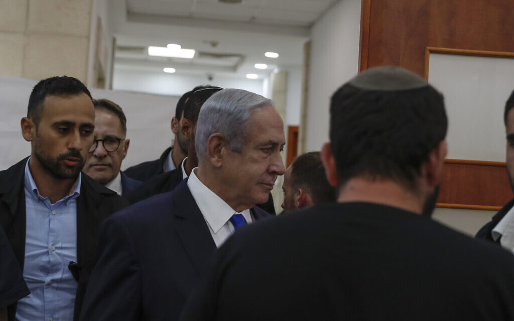 Prime Minister Benjamin Netanyahu arrives at the District Court in Jerusalem on June 25, 2023, to listen to Hollywood producer Arnon Milchan by videoconference from Brighton, testifying in his corruption trial (ATEF SAFADI / POOL / AFP)