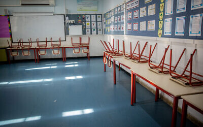 Illustrative: An empty classroom in  Beit Hakerem, Jerusalem on February 10, 2021 (Yonatan Sindel/Flash90)