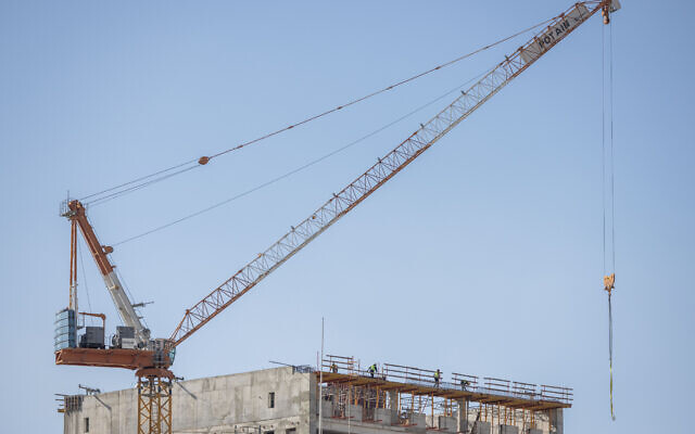 A building under construction in Jerusalem on November 10, 2021. (Yonatan Sindel/Flash90)