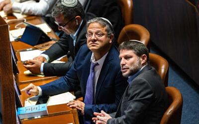 Religious Zionist party leader MK Bezalel Smotrich with Otzma Yehudit party leader MK Itamar Ben Gvir in the Knesset plenum, December 28, 2022. (Olivier Fitoussi/Flash90)