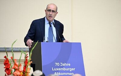 Gideon Taylor addresses guests during a ceremony marking the 70th anniversary of the signing of the Luxembourg Agreement on reparations between the Federal Republic of Germany and Israel, in Berlin, Sept. 15, 2022. (Tobias Schwarz/AFP via Getty Images)