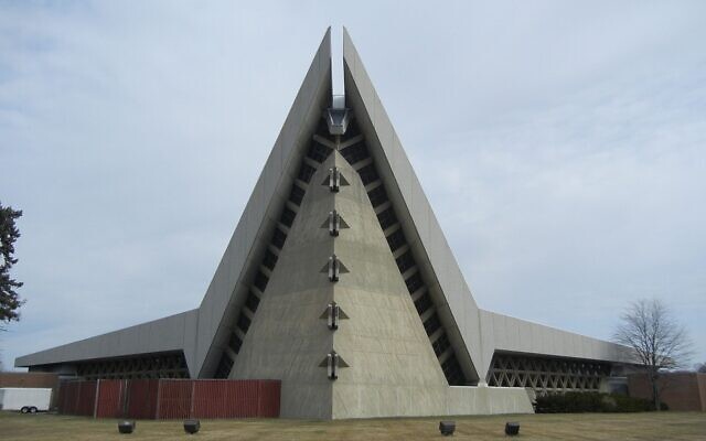 Congregation Shaarey Zedek in Southfield, Michigan on 24 March 2011 (Goldnpuppy/Wikimedia CC BY-SA)