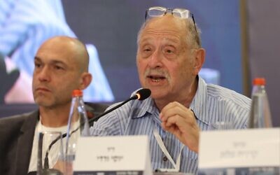 Israeli high-tech entrpreneur Yossi Vardi speaks at the Israel Democracy Institute conference in Jerusalem, May 31, 2023. (Oded Karni)